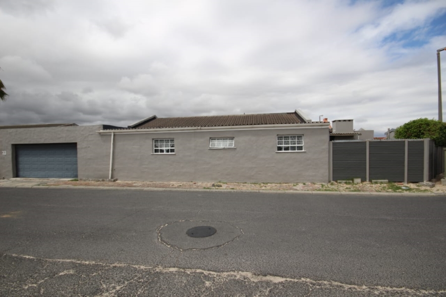 3 Bedroom Property for Sale in The Connifers Western Cape